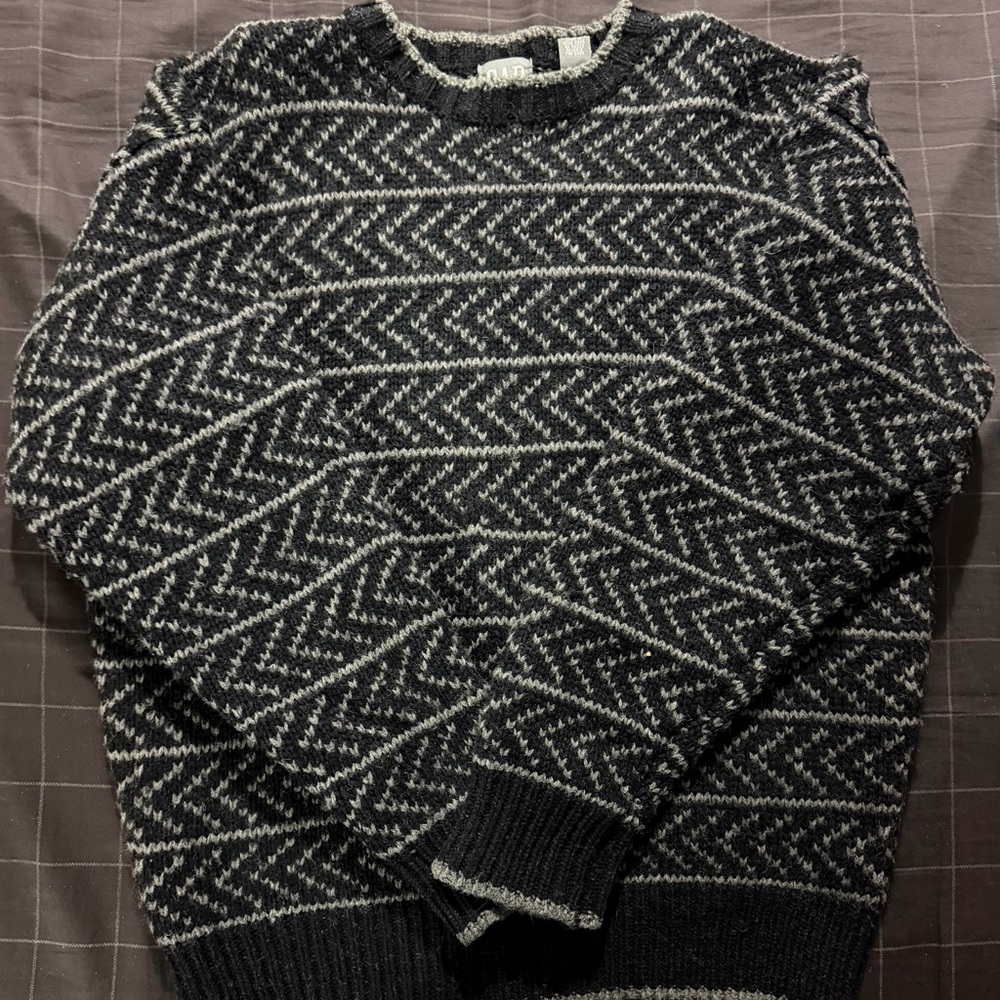 GAP Men's Black and Gray Crewneck Sweater